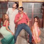Madalsa Sharma Instagram - Shah house goes dancing after kavya offers to make bread toast for family .. Khushi ka thikana nahi raha ❤️ @sudanshu_pandey @paras_kalnawat @nidz_20 #reels #reelsinstagram #madalsasharma #sudhanshupandey #paraskalnawat #nidhishah #kavya #vanraj #samar #kinjal #videooftheday #instadaily #instavideo #instagood #instamood #mood #trending #trendingreels #reelitfeelit #reelkarofeelkaro #reeloftheday #reelit #love #actorslife