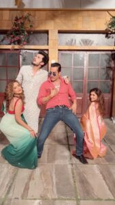 Madalsa Sharma Instagram - Shah house goes dancing after kavya offers to make bread toast for family .. 
Khushi ka thikana nahi raha ❤️
@sudanshu_pandey @paras_kalnawat @nidz_20 

#reels #reelsinstagram #madalsasharma #sudhanshupandey #paraskalnawat #nidhishah #kavya #vanraj #samar #kinjal #videooftheday #instadaily #instavideo #instagood #instamood #mood #trending #trendingreels #reelitfeelit #reelkarofeelkaro #reeloftheday #reelit #love #actorslife