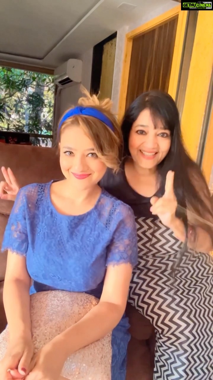 Madalsa Sharma Instagram - Mumma to the rescue❤️ @sheelassharmaa #reels #reelsinstagram #madalsasharma #sheelasharma #motherdaughter #bestie #unconditionallove #kavya #videooftheday #instadaily #instavideo #instagood #instamood #mood #reelitfeelit #reelkarofeelkaro #reeloftheday #reelit #love #actorslife