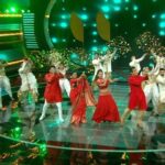 Madalsa Sharma Instagram - Do watch tonight! ❤️ @starplus Ravivaar With Star Parivaar. ✨ #RavivaarWithStarParivaar #TeamAnupamaWins #TeamYRKKH #TeamSNS #TeamGhumHaiKisikeyPyaarMeiin #TeamPandyaStore #TeamYHC #TeamBCHD #TeamImlie
