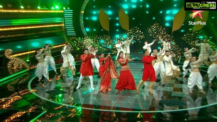 Madalsa Sharma Instagram - Do watch tonight! ❤️ @starplus Ravivaar With Star Parivaar. ✨ #RavivaarWithStarParivaar #TeamAnupamaWins #TeamYRKKH #TeamSNS #TeamGhumHaiKisikeyPyaarMeiin #TeamPandyaStore #TeamYHC #TeamBCHD #TeamImlie