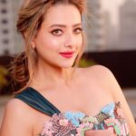 Madalsa Sharma Instagram - Good morning☀️ Another day, another blessing and another chance at life. Take nothing for granted and think of every breath as a gift💛 📸 @artographybysagar Outfit @label_kalon #quoteoftheday #thoughtoftheday #madalsasharma #kavya #picoftheday #postoftheday #instadaily #instapic #instagood #instamood #mood #love #actorslife