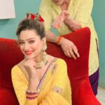 Madalsa Sharma Instagram - Woh kaunsi aisi cheeze hai jo 2 minute noodle se bhi jaldi ban jaati hai….🤔 Bolo Bolo……😅 #vanya @sudanshu_pandey #reels #reelsinstagram #madalsasharma #sudhanshupandey #vanraj #kavya #videooftheday #instadaily #instavideo #instagood #instamood #mood #trending #trendingreels #reelitfeelit #reelkarofeelkaro #reeloftheday #reelit #love #actorslife
