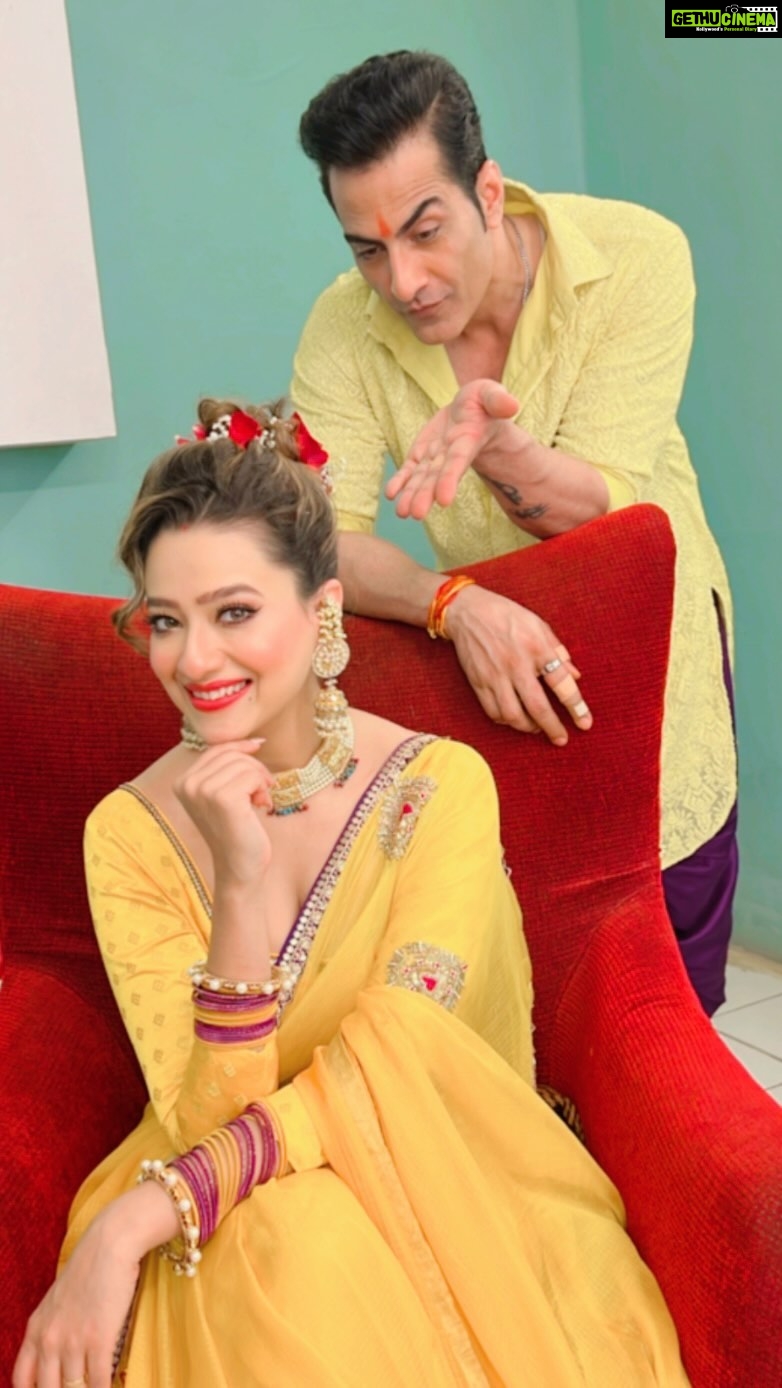Madalsa Sharma Instagram - Woh kaunsi aisi cheeze hai jo 2 minute noodle se bhi jaldi ban jaati hai….🤔 Bolo Bolo……😅 #vanya @sudanshu_pandey #reels #reelsinstagram #madalsasharma #sudhanshupandey #vanraj #kavya #videooftheday #instadaily #instavideo #instagood #instamood #mood #trending #trendingreels #reelitfeelit #reelkarofeelkaro #reeloftheday #reelit #love #actorslife