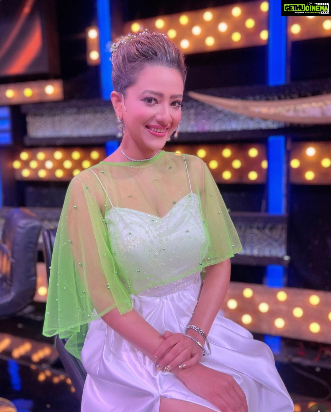 Madalsa Sharma Instagram - Happiness Is The Best Makeup….❤️ - Drew Barrymore #quoteoftheday #thoughtoftheday #madalsasharma #kavya #picoftheday #postoftheday #instadaily #instapic #instagood #instamood #mood #love #actorslife
