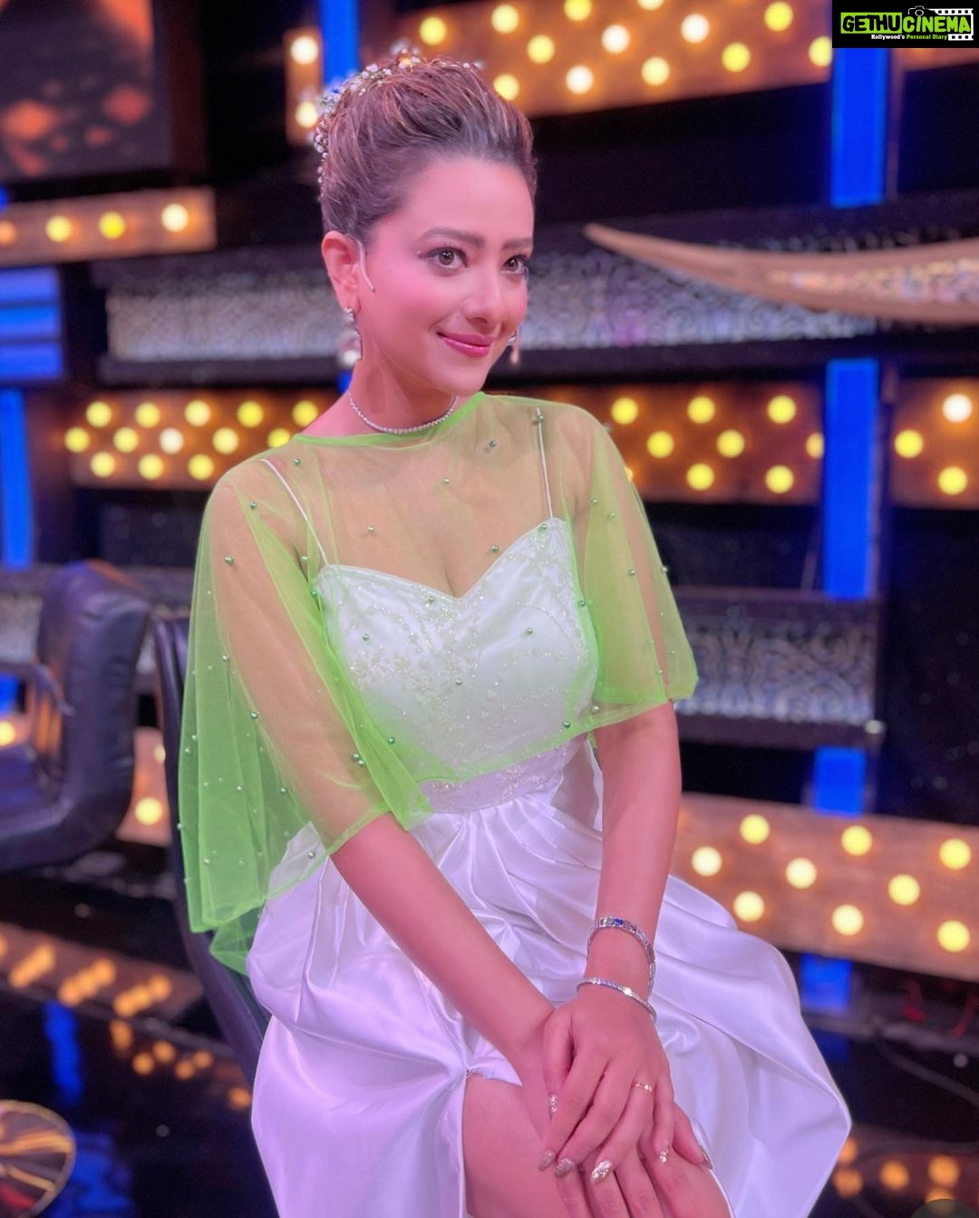 Madalsa Sharma Instagram - Happiness Is The Best Makeup….❤️ - Drew Barrymore #quoteoftheday #thoughtoftheday #madalsasharma #kavya #picoftheday #postoftheday #instadaily #instapic #instagood #instamood #mood #love #actorslife