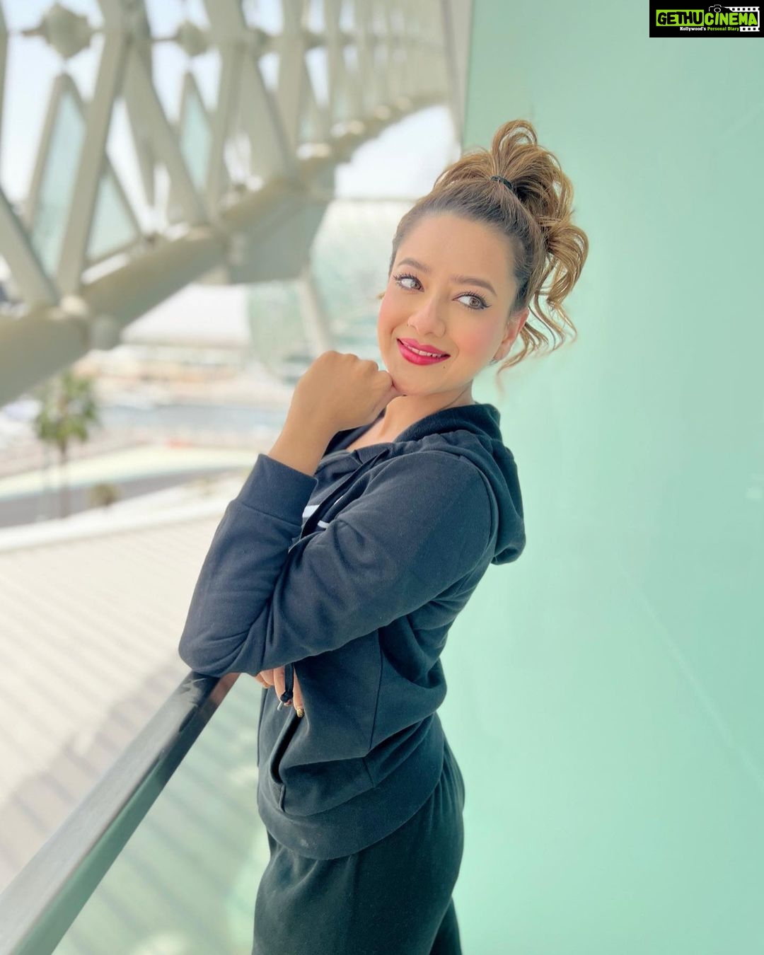 Madalsa Sharma Instagram - Smiles are great investments, the more you collect, the better you feel. Good morning everyone….☀️ #quoteoftheday #thoughtoftheday #madalsasharma #kavya #morning #morningvibes #picoftheday #postoftheday #instadaily #instapic #instagood #instamood #mood #love #actorslife