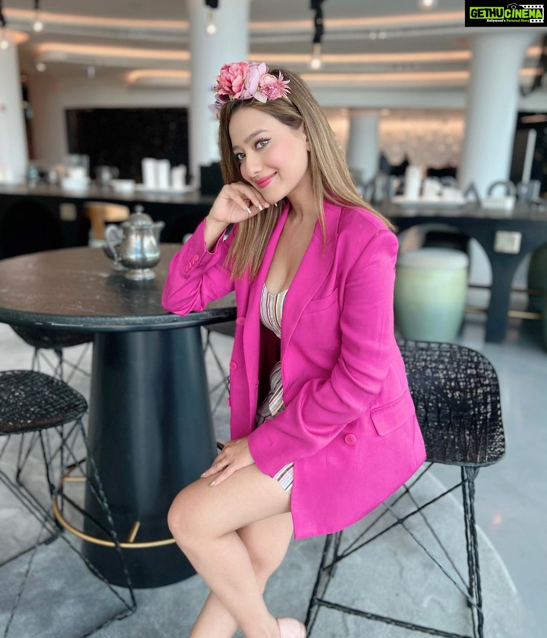 Madalsa Sharma Instagram - Collect moments, not things….✨ @wabudhabi #quoteoftheday #thoughtoftheday #madalsasharma #kavya #abudhabi #yasisland #vacay #travel #picoftheday #postoftheday #instadaily #instapic #instagood #instamood #mood #love #actorslife W Abu Dhabi – Yas Island