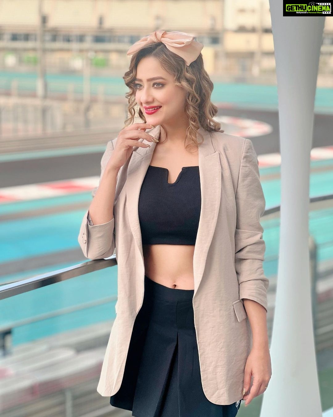 Madalsa Sharma Instagram - What are your weekend plans?!✨ #weekend #weekendvibes #madalsasharma #kavya #abudhabi #vacay #picoftheday #postoftheday #instadaily #instapic #instagood #instamood #mood #love #actorslife W Abu Dhabi – Yas Island