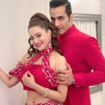 Madalsa Sharma Instagram - When Vanraj and Kavya come together, it’s magic and it’s called #vanya❤️ Watch us tonight 8pm on @starplus Ravivaar With Star Parivaar✨ @sudanshu_pandey #RavivaarWithStarParivaar #TeamAnupamaWins #starplus #disneyplushotstar