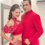 Madalsa Sharma Instagram - When Vanraj and Kavya come together, it’s magic and it’s called #vanya❤️ Watch us tonight 8pm on @starplus Ravivaar With Star Parivaar✨ @sudanshu_pandey #RavivaarWithStarParivaar #TeamAnupamaWins #starplus #disneyplushotstar