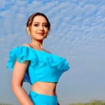 Madalsa Sharma Instagram - Sky full of love. Sky is blue. Dil Ki Tu Zameen. Har taraf bus tu hi tu….🩵 #DilKiTuZameen Link in bio. #quoteoftheday #thoughtoftheday #madalsasharma #sudhanshupandey #kavya #picoftheday #postoftheday #instadaily #instapic #instagood #instamood #mood #love #actorslife