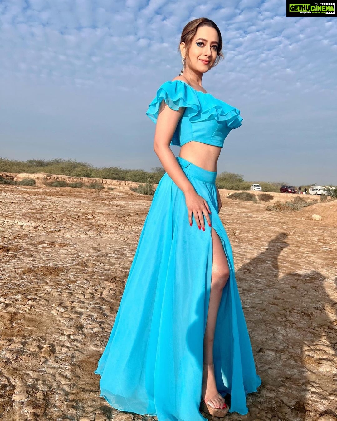 Madalsa Sharma Instagram - Sky full of love. Sky is blue. Dil Ki Tu Zameen. Har taraf bus tu hi tu….🩵 #DilKiTuZameen Link in bio. #quoteoftheday #thoughtoftheday #madalsasharma #sudhanshupandey #kavya #picoftheday #postoftheday #instadaily #instapic #instagood #instamood #mood #love #actorslife