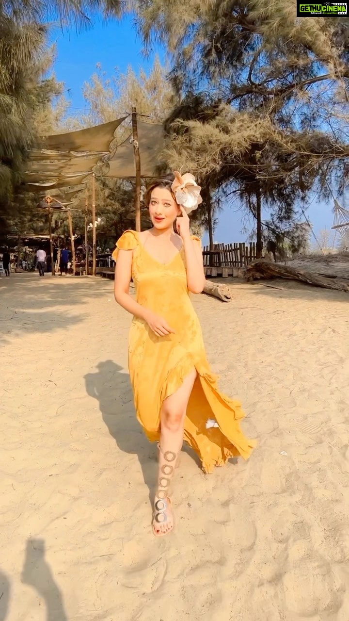 Madalsa Sharma Instagram - Caption thisβ¦.πββοΈπ
ππ€ͺ #reels #reelsinstagram #madalsasharma #kavya ##beachlife #islandgirl #videooftheday #instadaily #instavideo #instagood #instamood #mood #trending #trendingreels #reelitfeelit #reelkarofeelkaro #reeloftheday #reelit #love #actorslife