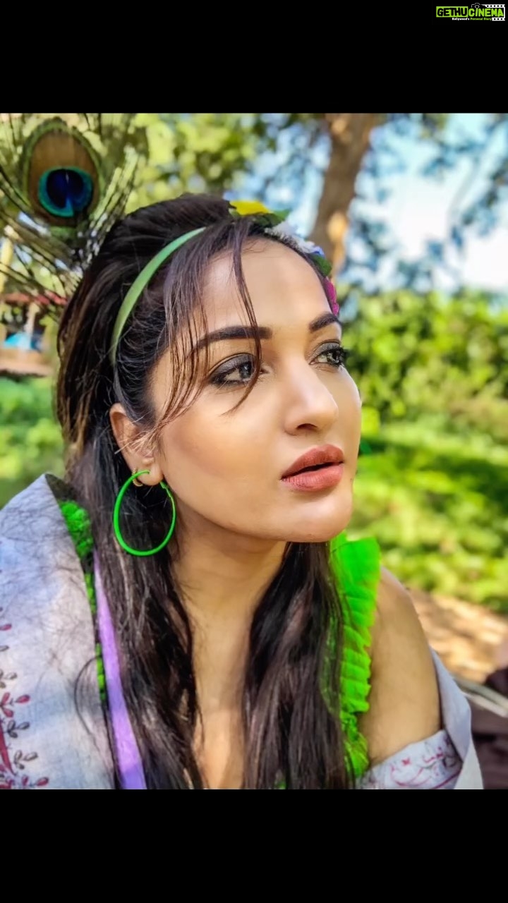 Madhavi Latha Instagram - Fav song no words its just amazing #songs #sasirekhaparinayam #telugu #krishnavamsi #sirivennelaseetharamasastry