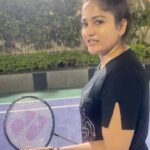 Madhavi Latha Instagram - Over Action ante itlundali telsa meeku @bezawada_bebakka #batmenton #timepass #fun #plytime #workout #nadhavilatha