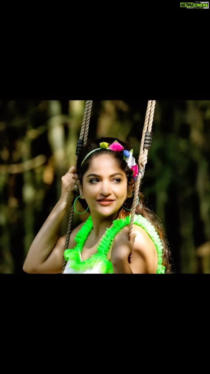 Madhavi Latha Instagram - Just love the song there is no reason #songs #telugu #emotion #reelsvideo #instagram #madhavilatha