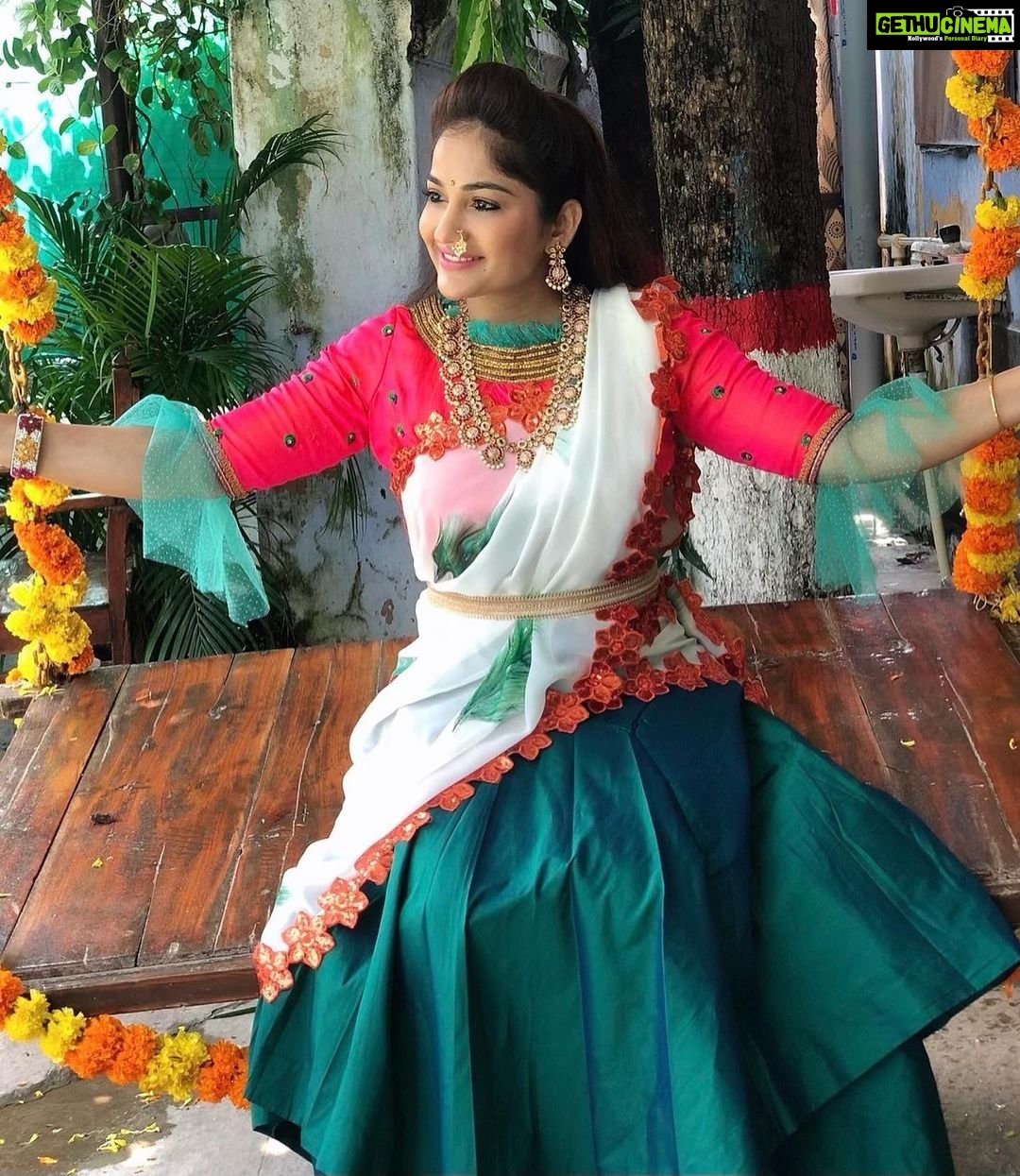 Madhavi Latha Instagram - If you have no confidence in self, you are twice defeated in the race of life. With confidence, you have won even before you have started #beconfident #lifeisallaboutbalance #bepassionate #bepositive #keepsmiling😊💕💜