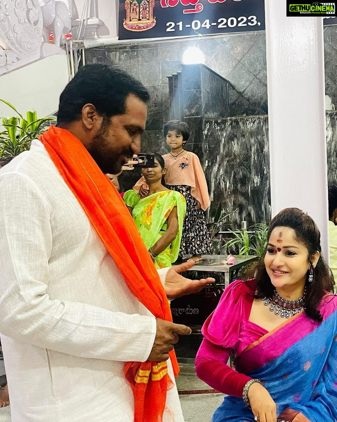 Madhavi Latha Instagram - Sri prathyangira parameswari Temple #kurthalapeet #near dilsuknagar … it was a beautiful Homam …on full-moon day