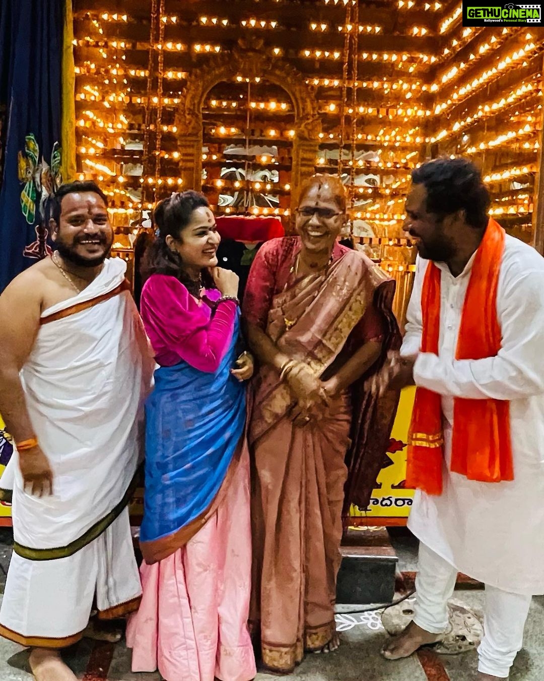 Madhavi Latha Instagram - Sri prathyangira parameswari Temple #kurthalapeet #near dilsuknagar … it was a beautiful Homam …on full-moon day