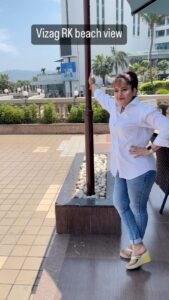 Madhavi Latha Instagram - Vishaka teeram antene oka anandam abba #vizag  #vishakapatnam #rkbeachview #events #visit