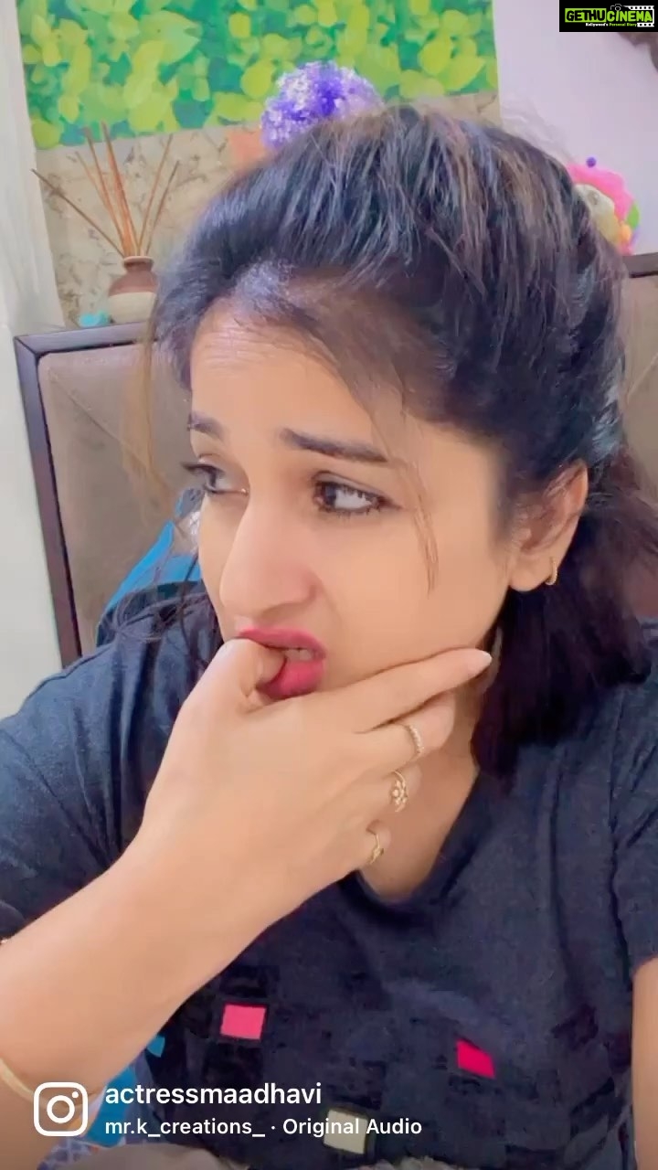 Madhavi Latha Instagram - Road side kid ante value leda meeeku #maheshbabu #dailogue