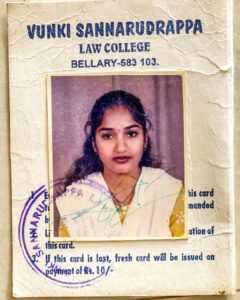 Madhavi Latha Instagram - Haha Anduke mana room maname sardukovali …. Ilanti aanimutyalu bayatapadutayi tavvakaalalo after so many years … i found my LLB Id card .. Abbo life lo manam chala chesesam anipistadi ilantapude…… VSR Law college #Bellary