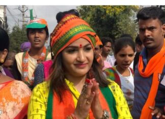 Madhavi Latha Instagram - My fav inspirational song #workout #karmanyevadhikaraste #dedication #bjp #partywork #happitimes #madhavilathabjp