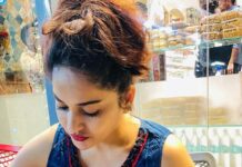 Madhavi Latha Instagram - Bestie tho Best time Now feels like a heaven 20 years completed but the same New feel Thats the best of the thing Having a Bestie