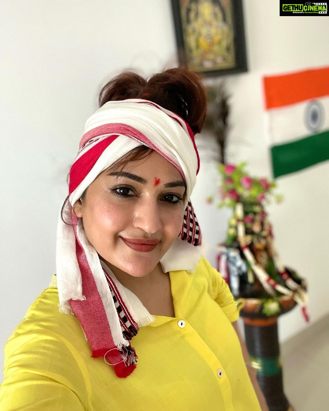 Madhavi Latha Instagram - Bajarang song practiced #bajarang #bajarangdal