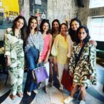 Madhoo Instagram – #friendslikefamily 🌼🌼🌼🌼 @parul_v_shah  @anjukamlani  @reshma.sanghvi @divya_kashyap1122  @shradhasetalvad Mumbai, Maharashtra