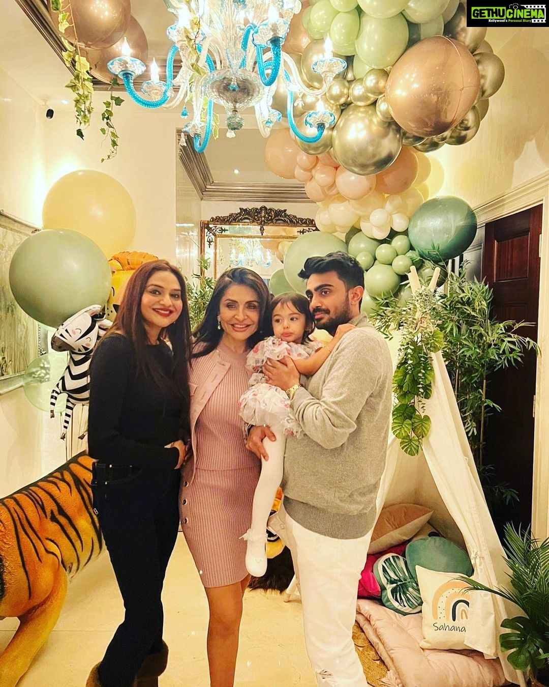 Madhoo Instagram - Happy birthday 🎂 dear birthday baby #sahanachitra love u god bless u💥❤️❤️❤️❤️ London, United Kingdom