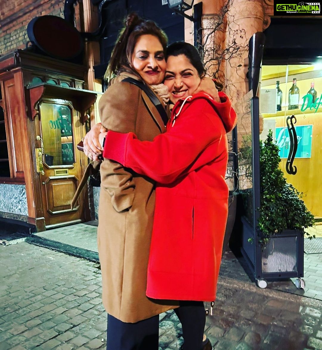 Madhoo Instagram - @khushsundar #london #love 🌸🌺❤️❤️❤️❤️