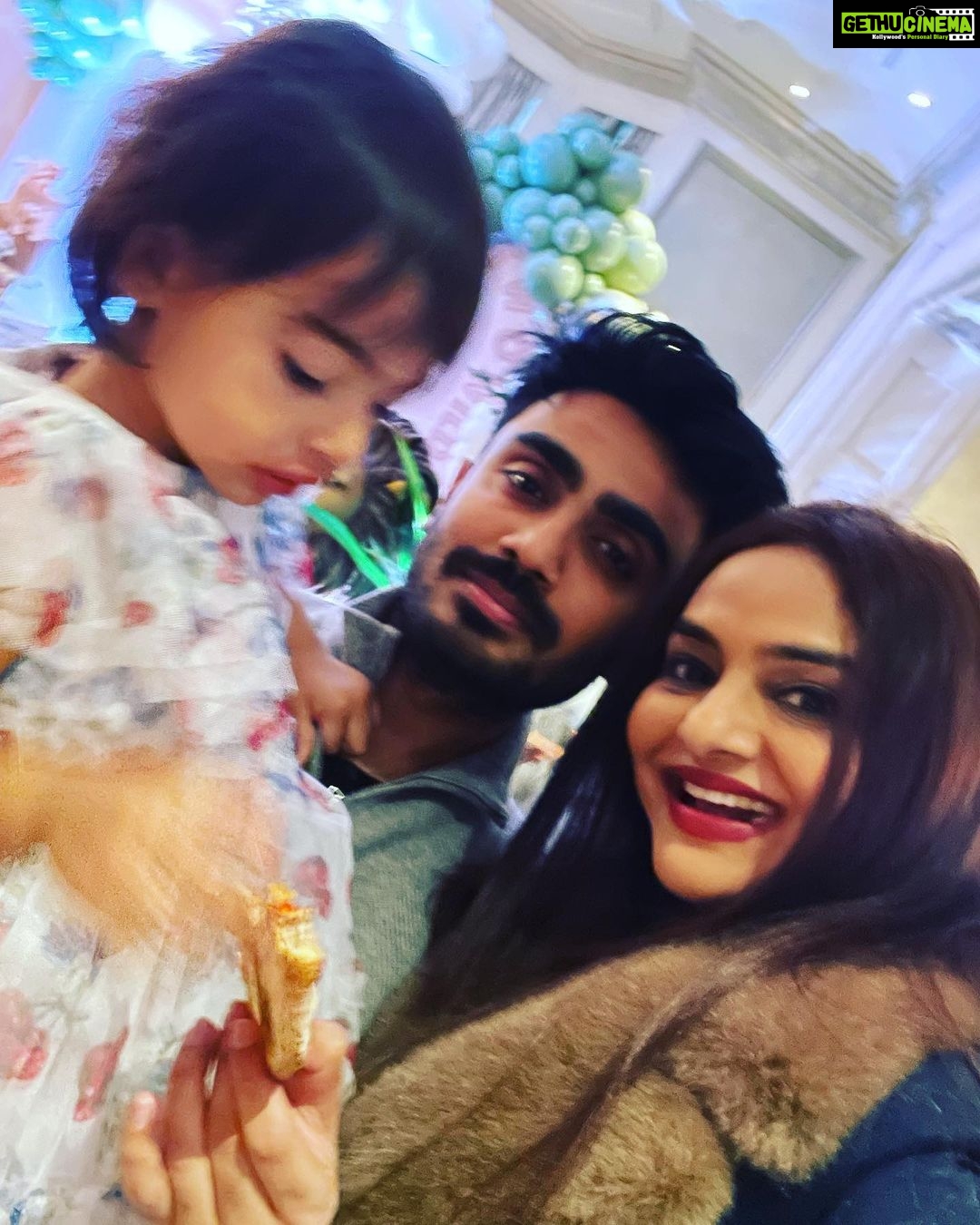 Madhoo Instagram - Happy birthday 🎂 dear birthday baby #sahanachitra love u god bless u💥❤️❤️❤️❤️ London, United Kingdom