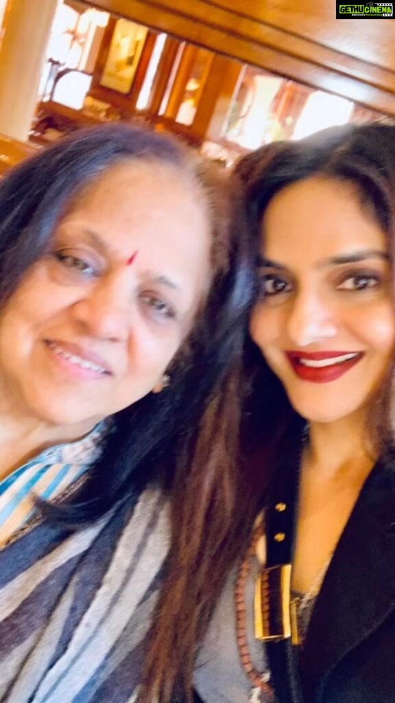 Madhoo Instagram - Happy birthday to my mom … you are the best ❤️❤️❤️❤️❤️
