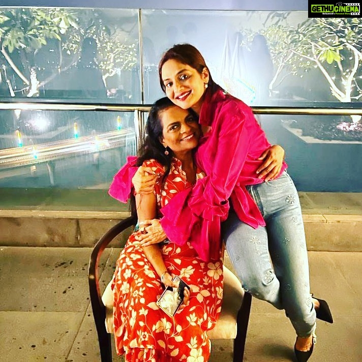 Madhoo Instagram - Happy birthday my sweetest dearest @prabhaah #sisterlove ❤️❤️❤️❤️❤️❤️❤️🌺 Mumbai, Maharashtra