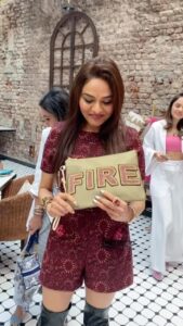 Madhoo Instagram - #madhoo #actress  #pushpa  #famousdialogue  #sustainablefashion @oceana_clutches @rims1978 @raashishah13 @cafepanamamumbai