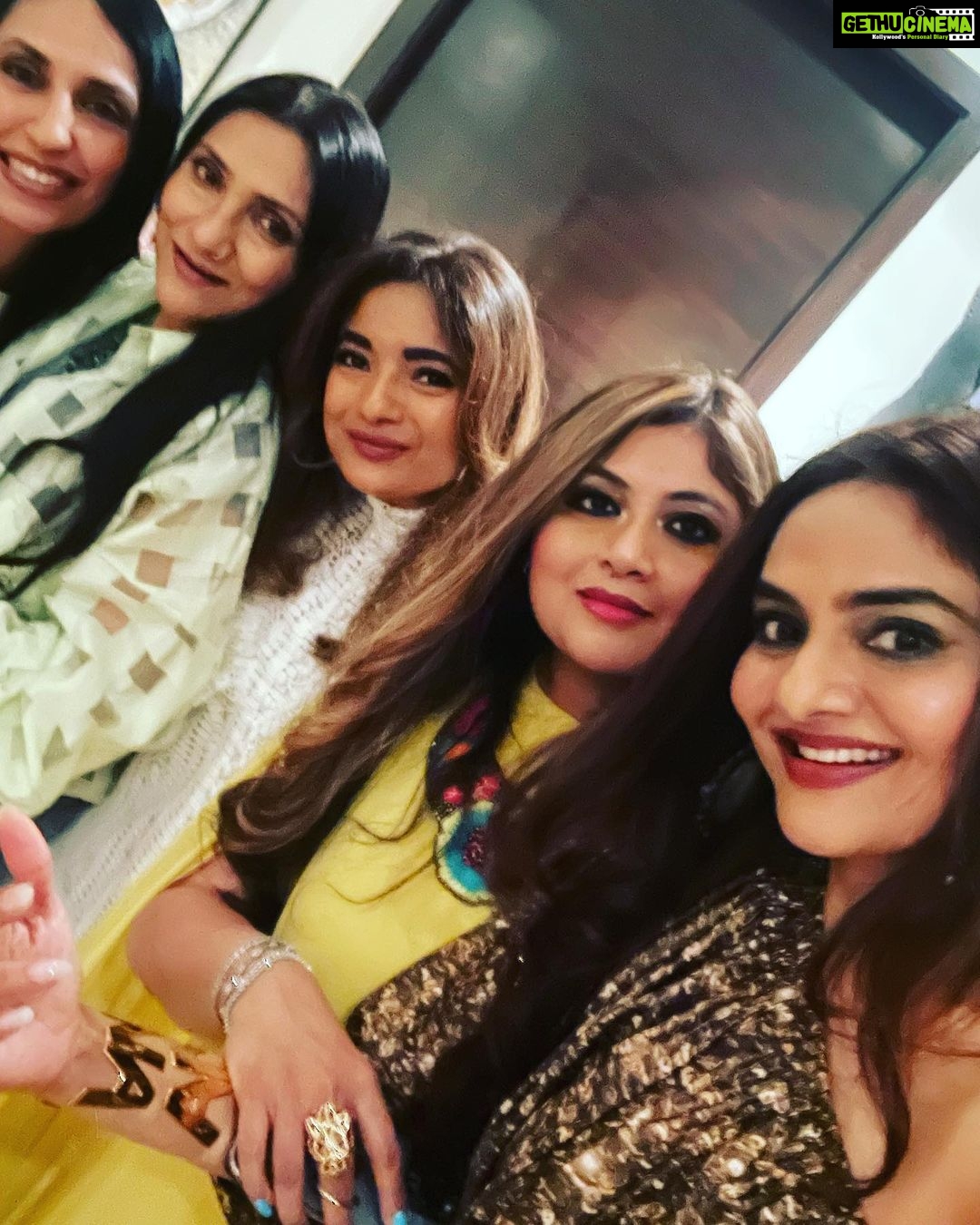 Madhoo Instagram - @anujabijlani 💃❤️❤️❤️