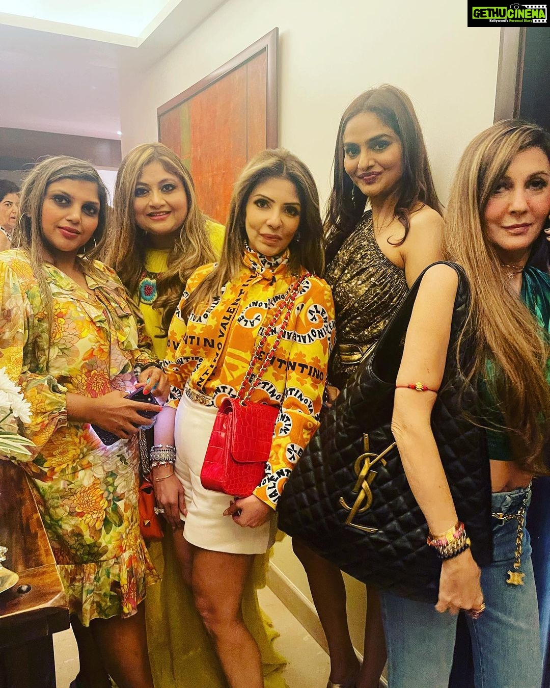 Madhoo Instagram - @anujabijlani 💃❤️❤️❤️