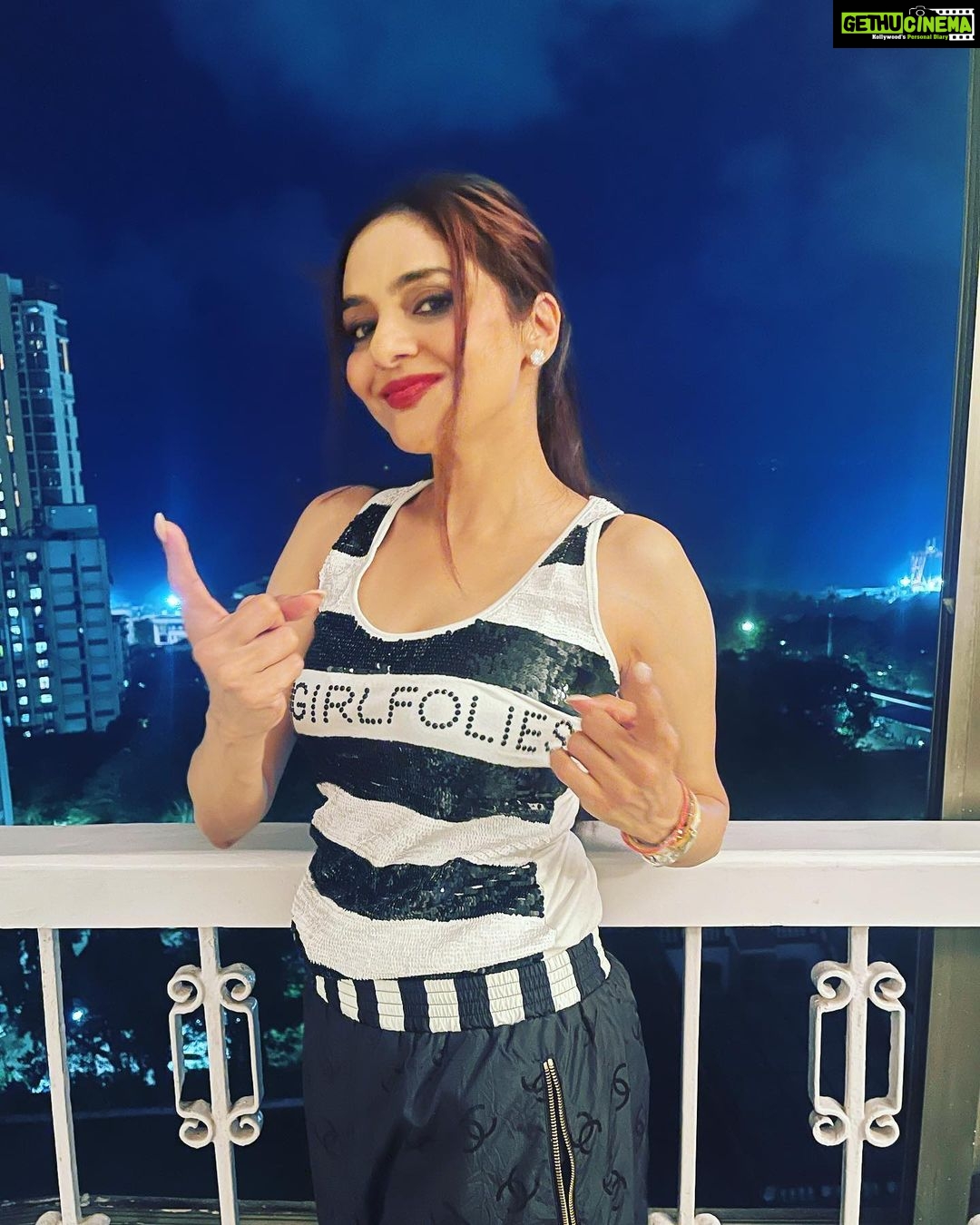 Madhoo Instagram - #ipl #ipl2023 #finals here I come 🌸