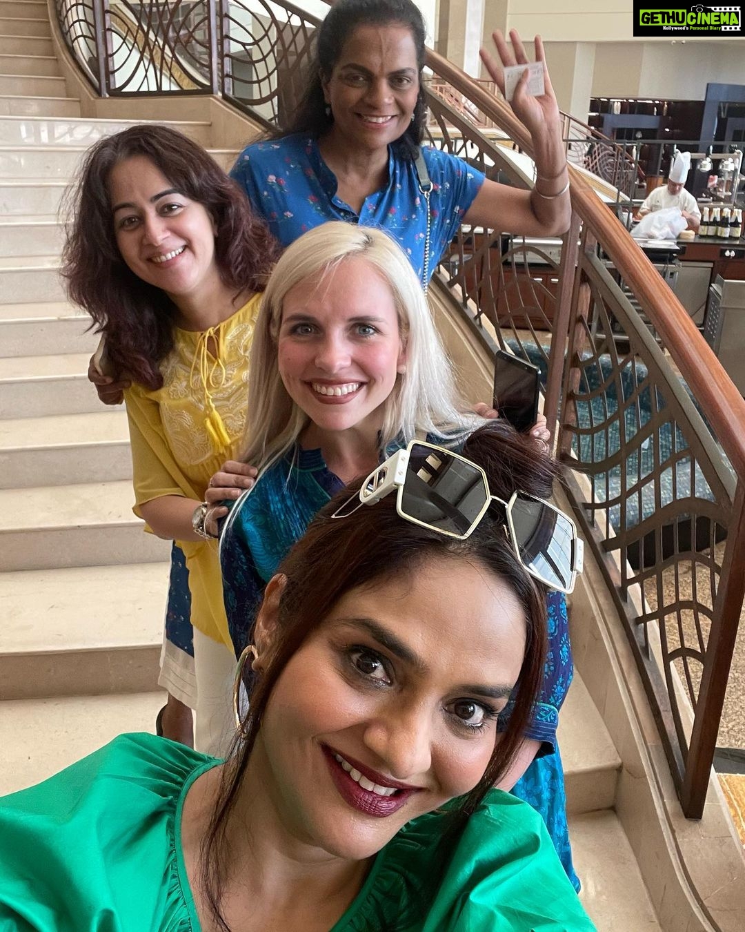 Madhoo Instagram - 🧚🏿♀️🌹🌺❤️🙏 Mumbai, Maharashtra