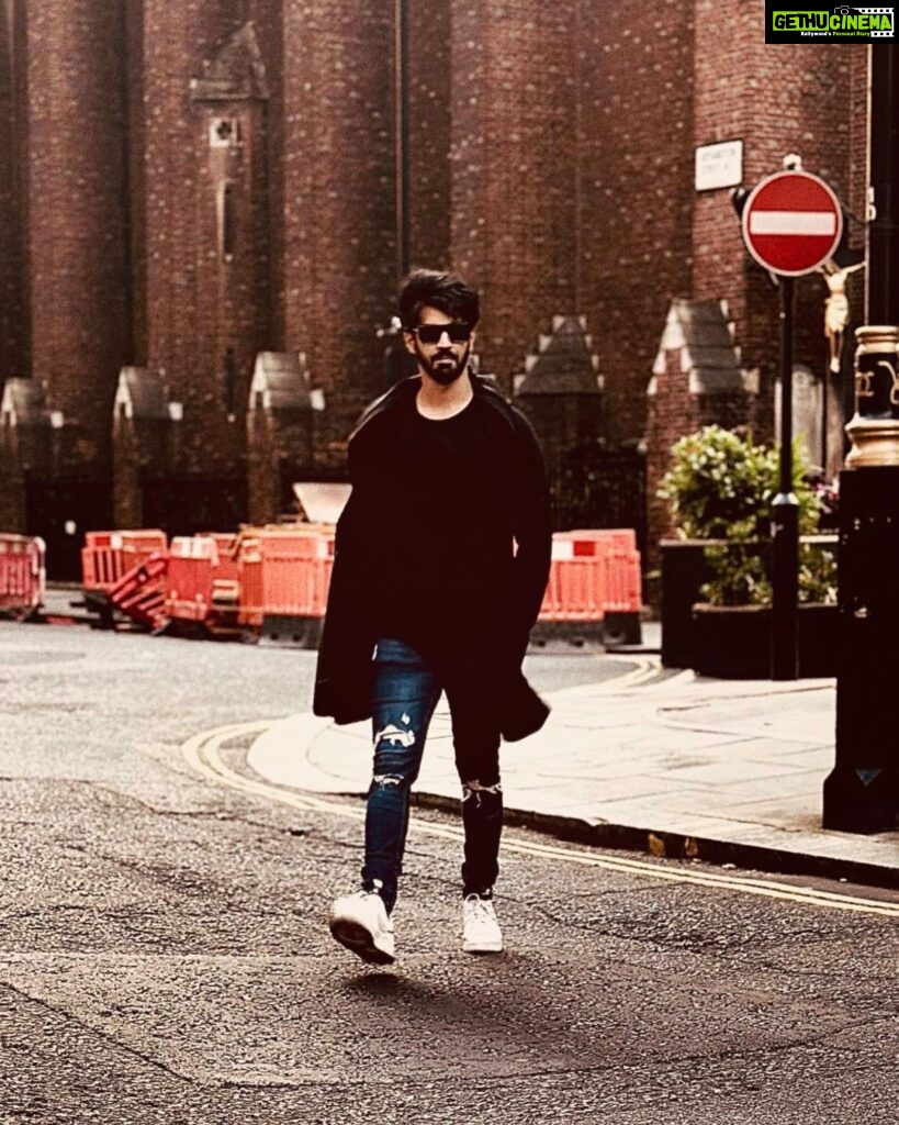 Mahat Raghavendra Instagram - 📸 📸 📸 @silambarasantrofficial London, United Kingdom