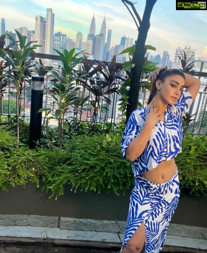 Mahek Chahal Instagram - Lovely to be here in #kualalumpur #malaysia for @vivo_india event . Artist management by @tanushreevent @whitewagonentertainment Kuala Lumpur, Malaysia