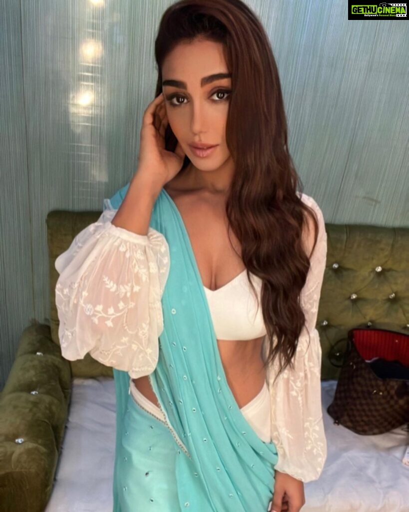 Mahek Chahal Instagram - Saree means simplicity and sophistication.