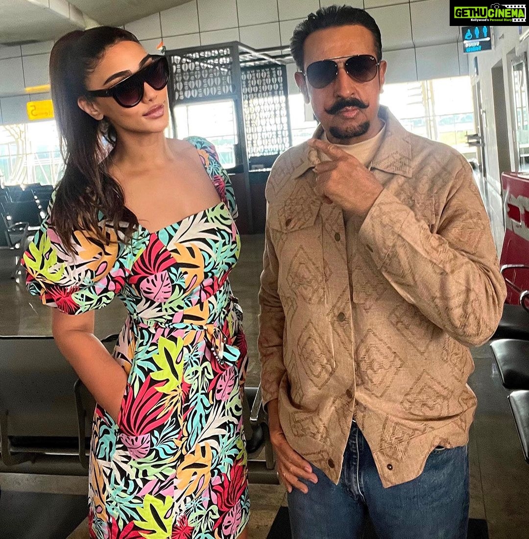 Mahek Chahal Instagram - Pleasure meeting you @gulshangrover Must say you are a thorough gentleman. #Badman #actors #event #travel #workmode #bollywood Raipur