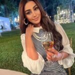 Mahek Chahal Instagram - Happy with @feelthefizz ❤️🦋🤣