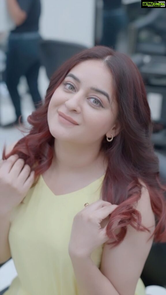 Mahhi Vij Instagram - I don’t like taking risks with coloring my hair as I’ve always been afraid of damage - which is why Matrix Wonder Color is perfect for me. Since I’m a big advocate for clean products, I chose Matrix Wonder Color as it is a no paraben, no silicon and no ammonia formula which is also 100% Vegan. . It perfectly compliments me as it is made for Indian Hair. #Ad @qurratsalon @matrixindia_Inc #ColorThatCares #MatrixWonderColor