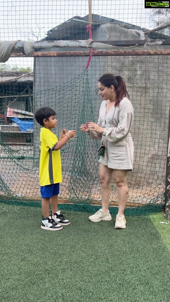 Mahhi Vij Instagram - My baby boy is so caring. I told him bahuyt garmi hai rajveer kab gaya kab paani leke aaya ..