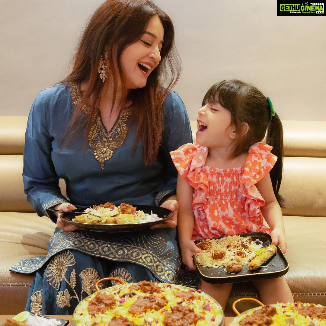 Mahhi Vij Instagram - My heart overflowed with pure joy of motherhood long before I held my biological child. It all began when Khushi and Rajveer opened their arms and welcomed me into their lives, four whole years, before Tara happened. I feel so lucky when I see them cuddled up in bed to hear bedtime stories, listen to Rajveer's cues while shooting a reel, watching Tara apply make-up on Khushi and always taking each others side. 😍 This Mother's Day, we celebrated our love by sharing (and fighting over) a shaandaar daawat from @behrouzbiryani. Looking at them savouring the flavours of royal biryanis, kebabs and Tara’s favourite “gulaabjamoooon”, it filled my heart like never before. Aur kisi ne bilkul sahi kaha hai, "A family that eats together, stays together!" 👑 Happy Mother's Day, moms! ✨ #behrouzbiryani #behrouz #mothersday #celebration #biryani #love