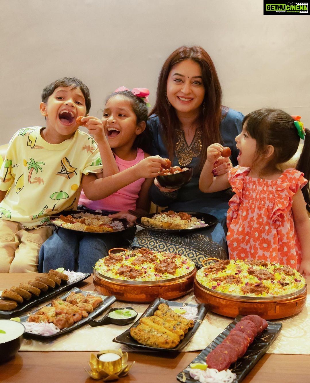 Mahhi Vij Instagram - My heart overflowed with pure joy of motherhood long before I held my biological child. It all began when Khushi and Rajveer opened their arms and welcomed me into their lives, four whole years, before Tara happened. I feel so lucky when I see them cuddled up in bed to hear bedtime stories, listen to Rajveer's cues while shooting a reel, watching Tara apply make-up on Khushi and always taking each others side. 😍 This Mother's Day, we celebrated our love by sharing (and fighting over) a shaandaar daawat from @behrouzbiryani. Looking at them savouring the flavours of royal biryanis, kebabs and Tara’s favourite “gulaabjamoooon”, it filled my heart like never before. Aur kisi ne bilkul sahi kaha hai, "A family that eats together, stays together!" 👑 Happy Mother's Day, moms! ✨ #behrouzbiryani #behrouz #mothersday #celebration #biryani #love